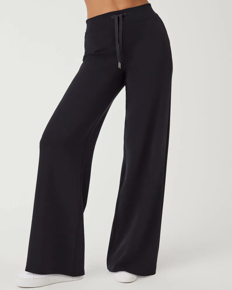 AirEssentials Very Black Wide Leg Pant