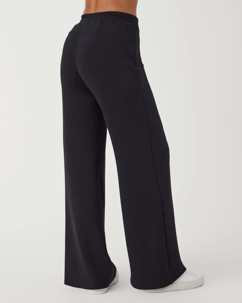 AirEssentials Very Black Wide Leg Pant