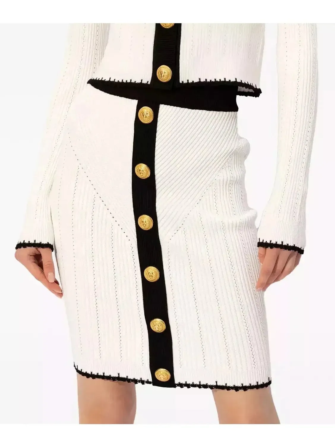 Buttoned Two-Toned Knit Skirt in Ivory and Black