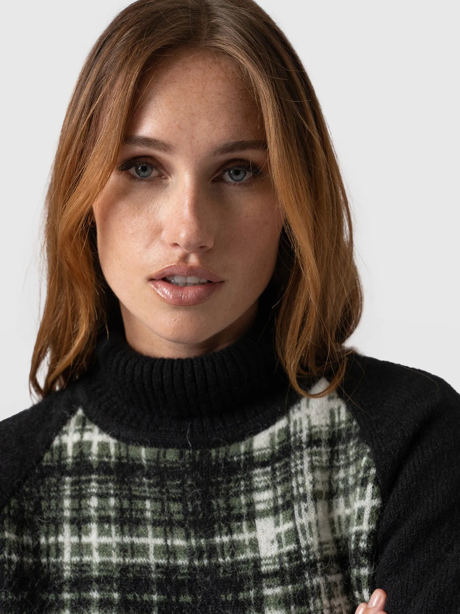 Gwen Raglan Sweater - Olive Check