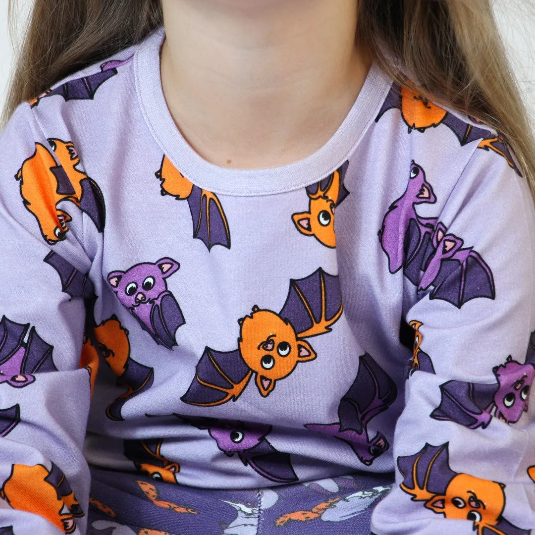 Long-sleeved top with bat